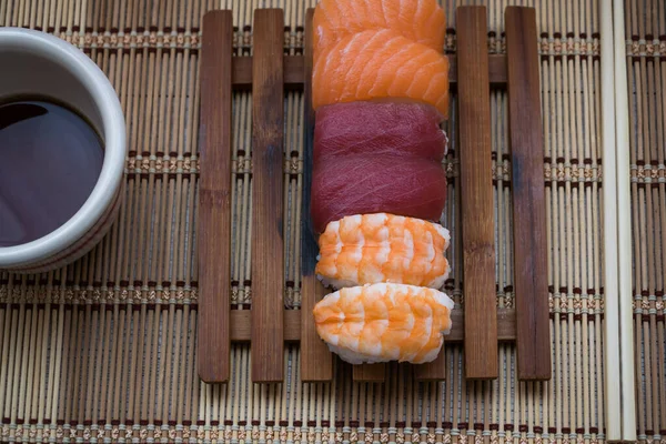 Close Sushi Bowl Soy Chopsticks Wooden Table Food Concept — Stock Photo, Image