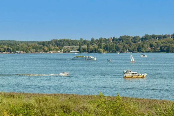 Vista Verão Schwielowsee Perto Potsdam Alemanha Com Barcos — Fotografia de Stock