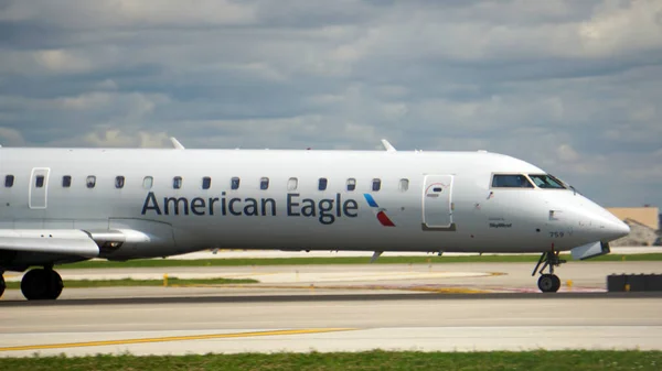Chicago Vereinigte Staaten Juli 2021 Der Regionaljet American Eagle Rollt — Stockfoto