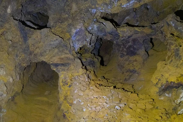 Delikli Bir Mağaranın Yakın Çekimi — Stok fotoğraf