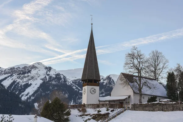 Sviçre Nin Lauterbrunnen Şehrinde Karlı Sviçre Alpleriyle Çevrili Bir Köyde — Stok fotoğraf