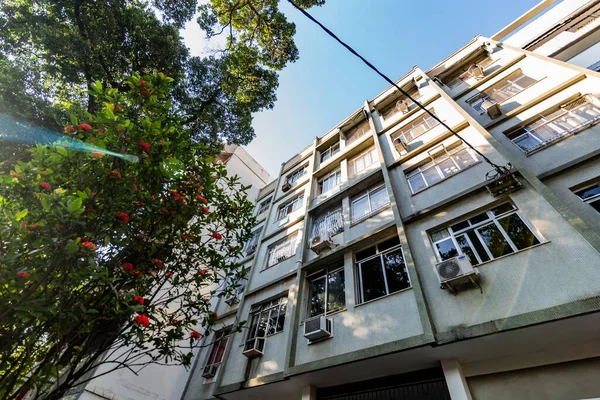 Paisaje Urbano Con Edificios Gran Altura Bajo Cielo Nublado —  Fotos de Stock