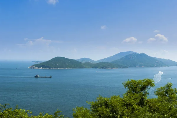Buque Carga Medio Del Mar Navegando Entre Las Islas Hong — Foto de Stock