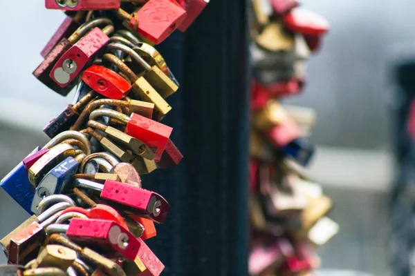 Metal Locks Lovers Lattice Bridge — Stock Photo, Image