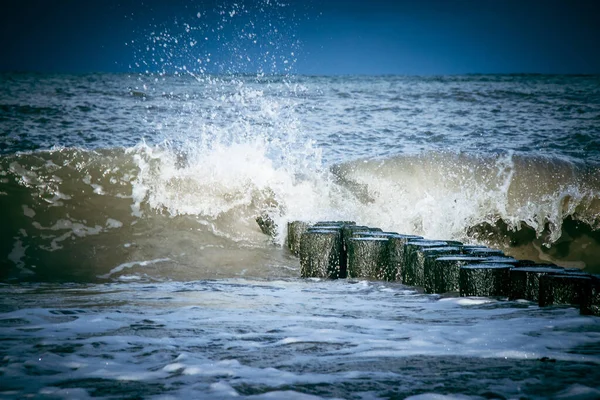 Beautiful Shot Blue Sea View White Wave Splashing Beach Rock — Stock Photo, Image