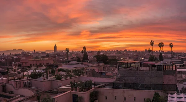 モロッコのマラケシュ 2019年7月19日 日没時のマラケシュ サフィ州メディナ地域のマラケシュ市内スカイラインの景色 — ストック写真