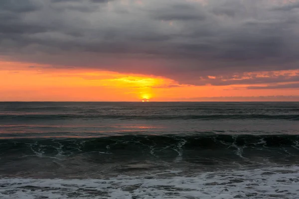 Günbatımının Güzel Bir Görüntüsü Arugam Körfezi Üzerinde — Stok fotoğraf
