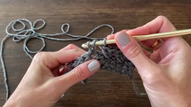 Tricot Femme Avec Crochet — Video