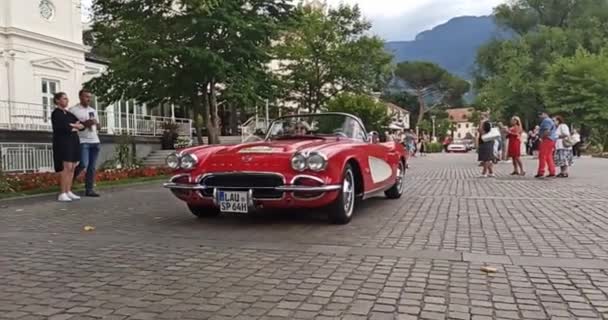 Riprese Cabriolet Vintage Strada — Video Stock