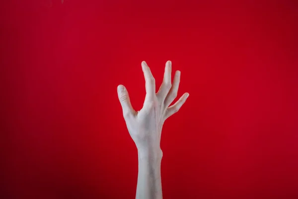 Tiro Close Uma Mão Levantada Sobre Fundo Vermelho — Fotografia de Stock