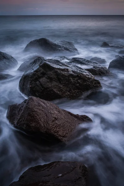 Vertical Shot Rocky Shore Dramatic Long Exposure — Stock Photo, Image