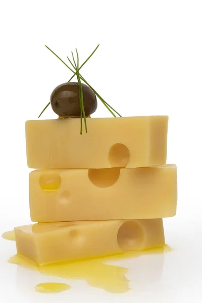 Вертикальний Шматочок Швейцарського Сиру Складав Один Одного Нижній Оливкової Олії — стокове фото