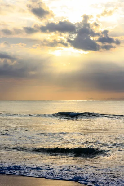 Vertikal Bild Arugam Bay Sri Lankas Sydöstra Kust Vacker Solnedgång — Stockfoto