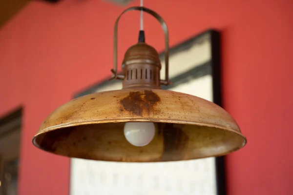 Een Closeup Shot Van Een Hangende Vintage Lamp Een Restaurant — Stockfoto