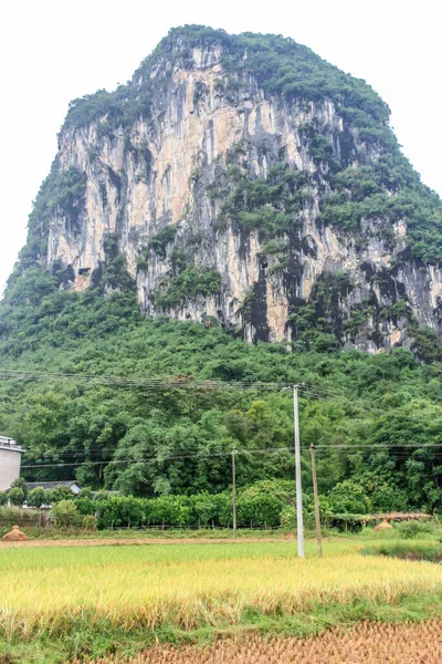 Una Majestuosa Montaña Yangshuo Sur Región Chinas Guangxi —  Fotos de Stock