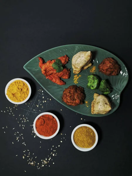 Indisk Förrätt Med Kryddor — Stockfoto