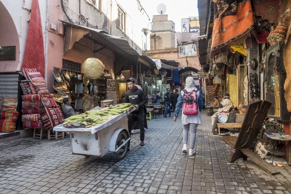 Marrakech Morocco Dezembro 2014 Mercado Souk Marrakech Medina Com Comerciantes — Fotografia de Stock