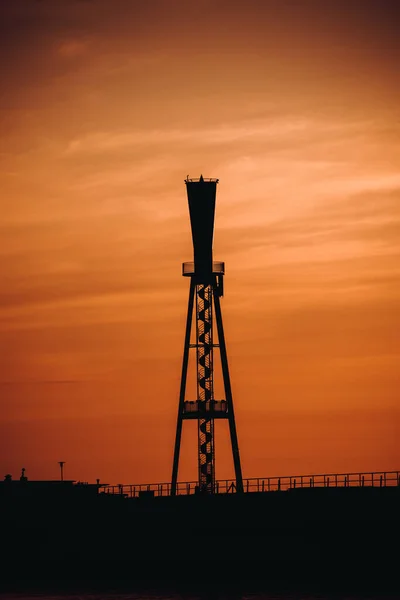 Ropná Vrtná Věž Pozadí Zářivého Západu Slunce — Stock fotografie