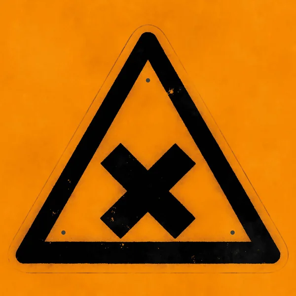橙色背景下孤立的警告交叉口路标示例 — 图库照片