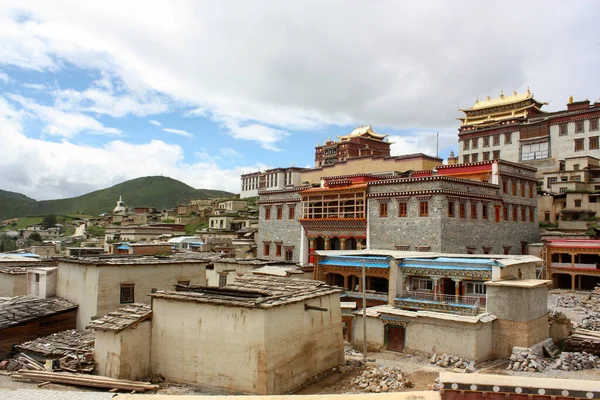 Монастырь Сонгцзаньлинь Цзяньтан Китае — стоковое фото