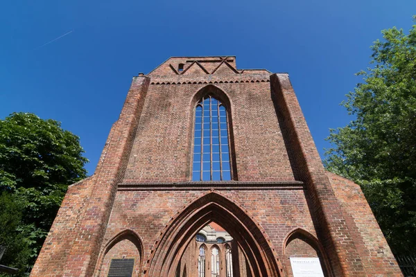 Plano Bajo Ángulo Las Ruinas Franziskaner Klosterkirche Berlín Alemania — Foto de Stock