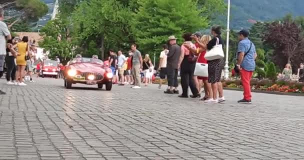 Imagens Cabriolet Vintage Rua — Vídeo de Stock