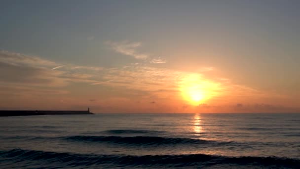 Όμορφο Ηλιοβασίλεμα Πάνω Από Θάλασσα — Αρχείο Βίντεο