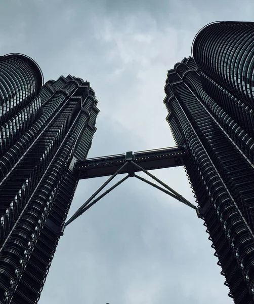 Ângulo Baixo Petronas Torres Gêmeas Kuala — Fotografia de Stock