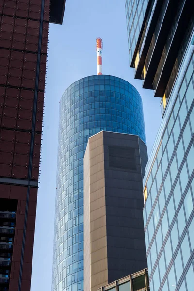 ドイツのフランクフルト マインタワーの垂直ショット — ストック写真