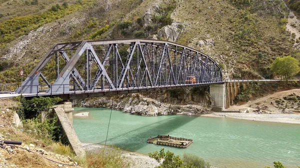Vieux Pont Métal Rouillé Dessus Une Rivière — Photo