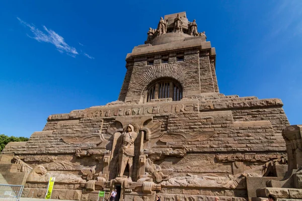 Colpo Verticale Del Monumento Alla Battaglia Delle Nazioni Lipsia Germania — Foto Stock