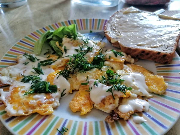 Primer Plano Huevos Revueltos Con Verduras Para Desayuno — Foto de Stock