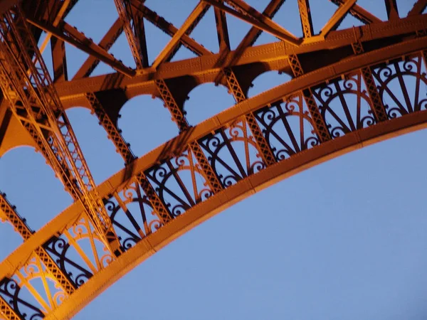 Paris Frankreich August 2010 Eine Nahaufnahme Der Metallkonstruktion Des Eiffelturms — Stockfoto