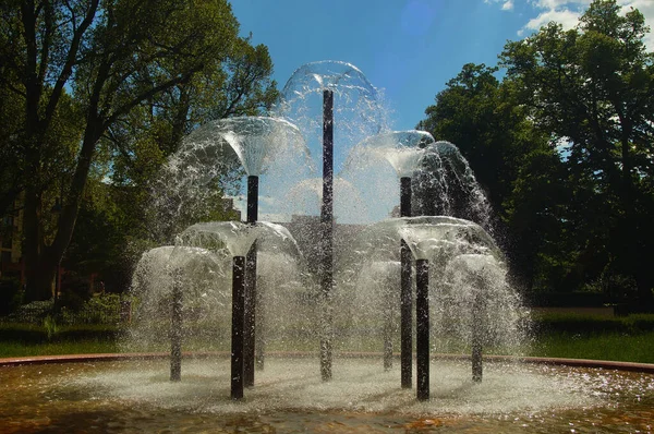 Fontana Nei Giardini Termali Bad Homburg Congelare Immagine Modelli Spruzzi — Foto Stock