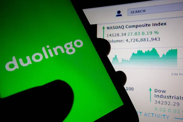 Sao Paulo Brazil Jun 2021 Smartphone Met Duolingo Taal App — Stockfoto