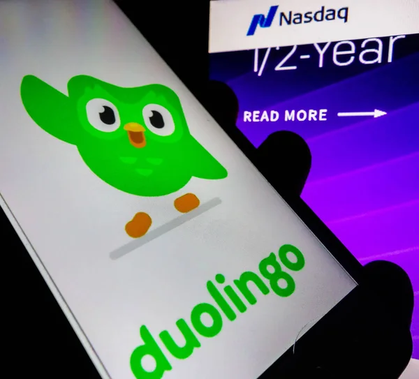 Sao Paulo Brazil Jun 2021 Smartphone Met Duolingo Taal App — Stockfoto