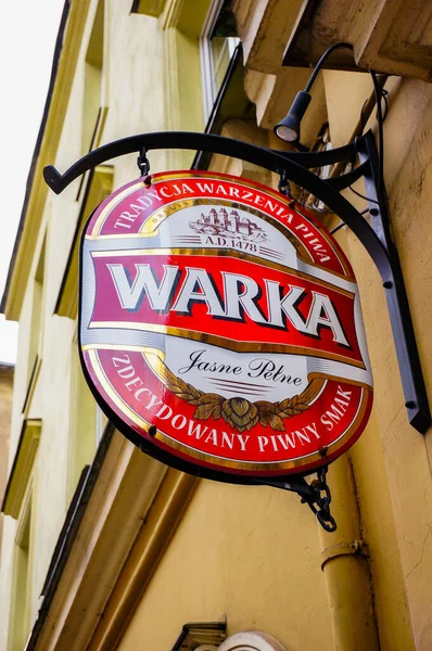 Poznan Polonia Abr 2016 Una Marca Cerveza Warka Una Pared — Foto de Stock