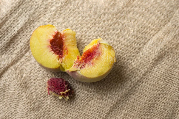 Fruto Pêssego Redução Suculento Fresco Com Uma Semente — Fotografia de Stock