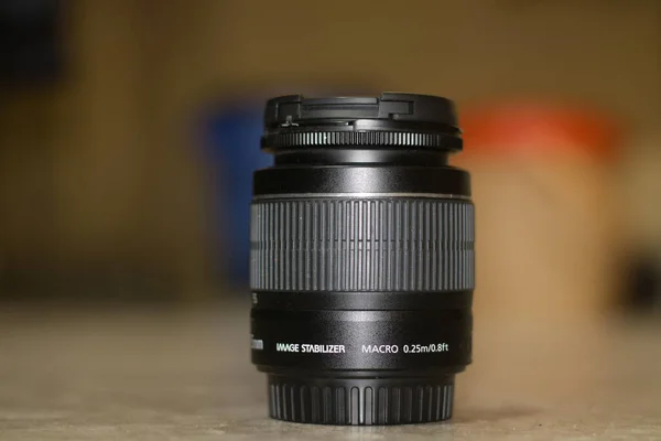 Een Close Opname Van Een Zwarte Camera Lens — Stockfoto