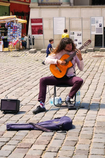 Познан Польша Июня 2013 Года Уличный Музыкант Выступающий Старой Городской — стоковое фото