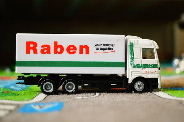 Poznan Polen 2018 Spielzeugmodell Raben Transporter Mit Logo — Stockfoto