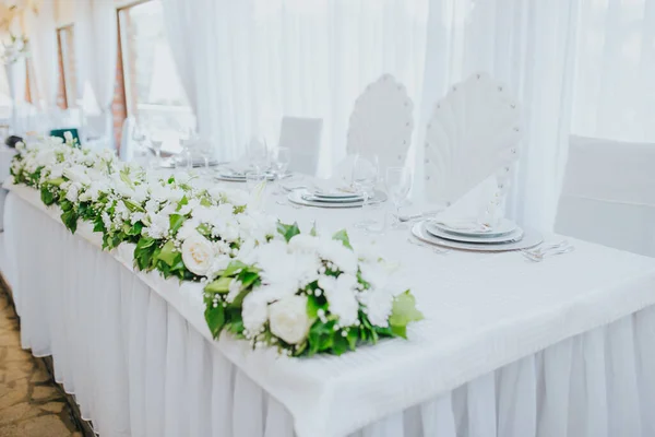 Une Belle Table Installée Dans Une Salle Pour Une Cérémonie — Photo