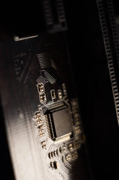 Eine Nahaufnahme Der Computermotherboard Details Dunkler Hintergrund — Stockfoto