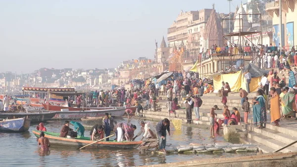 Varanasi Inde Mars 2019 Lever Soleil Avec Grand Rassemblement Religieux — Photo