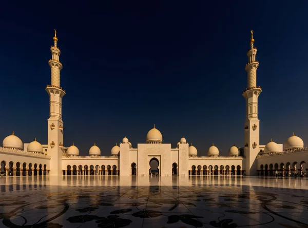 Abu Dhabi Emirados Arab Unidos Outubro 2016 Vista Grande Mesquita — Fotografia de Stock