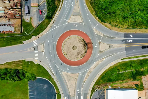 Εναέρια Λήψη Κυκλικού Κόμβου Κόκκινο Κύκλο Στη Μέση — Φωτογραφία Αρχείου