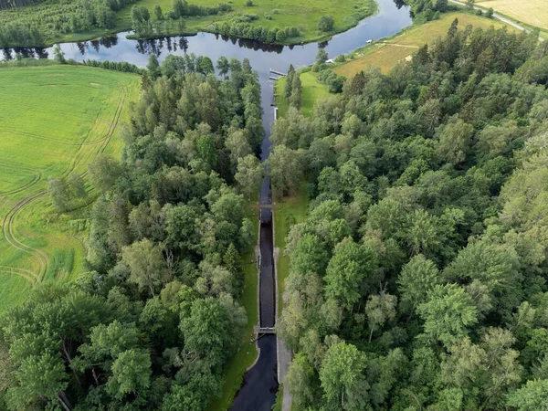 Πράσινα Φυλλοβόλα Δέντρα Λίμνη Ποτάμι Και Υδατοφράκτες Αεροφωτογραφία Drone Από — Φωτογραφία Αρχείου