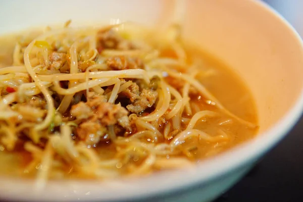 Una Ciotola Zuppa Con Tagliatelle Carne Maiale Ramen Gustoso — Foto Stock