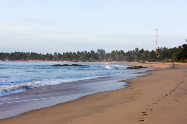 Uma Bela Foto Das Ondas Salpicantes Costa Baía Arugam Sri — Fotografia de Stock