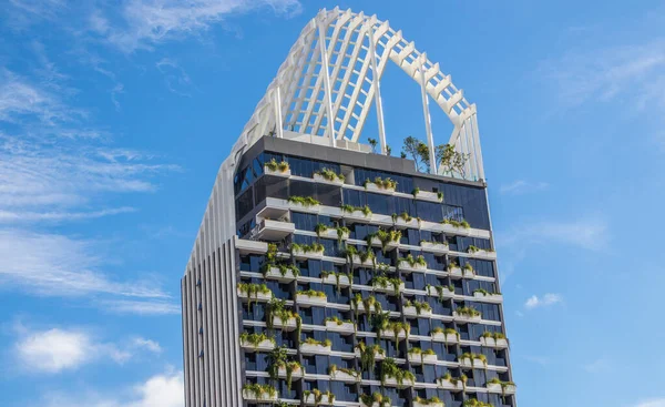 Una Fachada Verde Contemporánea Edificio Varios Pisos Sudeste Asiático — Foto de Stock